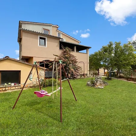 Lenny Pula,croatia Apartman *